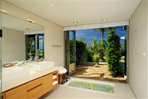 Bathroom - Ensuite with garden view